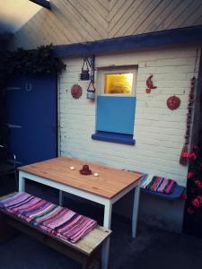 a table and a bench in front of a house at The Sun in Wells