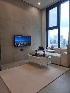 Et tv og/eller underholdning på Warm house, new building, Dongdaemun History & Culture Park Station