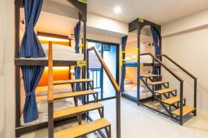 Palanda nebo palandy na pokoji v ubytování Mellow Poshtel - Kata Beach
