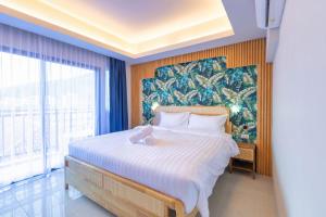Postel nebo postele na pokoji v ubytování Mellow Poshtel - Kata Beach
