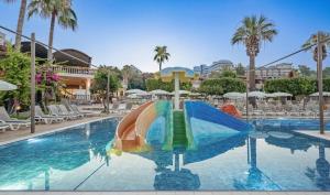 The swimming pool at or close to Justiniano Deluxe Resort