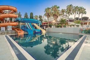 The swimming pool at or close to Justiniano Deluxe Resort
