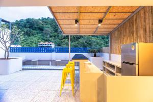Balkón nebo terasa v ubytování Mellow Poshtel - Kata Beach + 33 fotografií