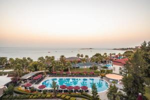 The swimming pool at or close to Justiniano Deluxe Resort