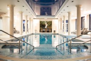 Bazén v ubytování Solva Resort Medical & SPA nebo v jeho okolí