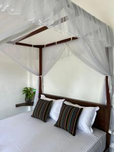 Una cama o camas en una habitación de Wait N Sea