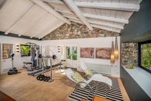 Fitness centrum a/nebo fitness zařízení v ubytování LINERA 10, Emma Villas