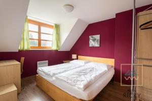 Postel nebo postele na pokoji v ubytování Apartmány pod Zakletým - Hotel Říčky