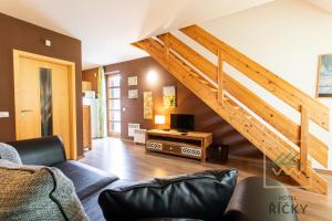 Posezení v ubytování Apartmány pod Zakletým - Hotel Říčky