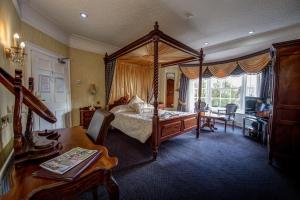 Letto o letti in una camera di Kings Croft Hotel