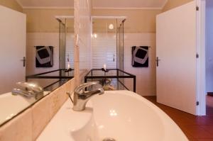 Bilik mandi di Santana Houses +88 gambar