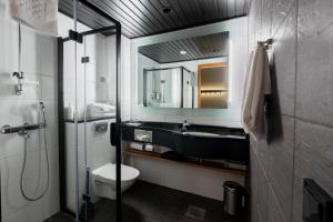 Ванная комната в Break Sokos Hotel Vuokatti +32 фотографии