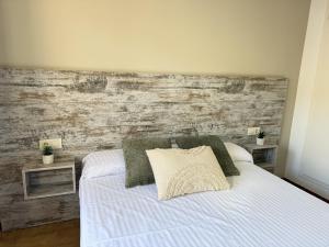 Ein Bett oder Betten in einem Zimmer der Unterkunft Agi Sant Jordi