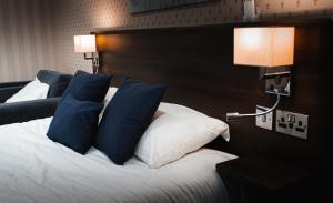 Letto o letti in una camera di Kings Croft Hotel