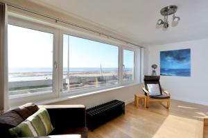 Χώρος καθιστικού στο Fabulous beachfront 3 bed house with parking