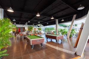 Biliár nebo kulečník v ubytování Al's Resort