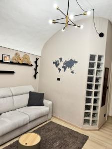 A seating area at Grigio Perla