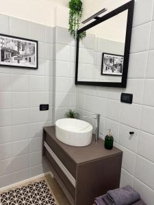 A bathroom at Grigio Perla
