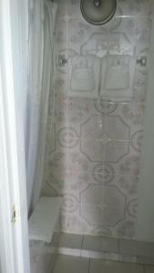 Kopalnica v nastanitvi Firefly Beach Cottages