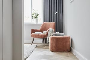 a living room with a chair and a lamp at Villa Esperance - Suite Céleste mit Balkon, Dampfbad Whg 10 in Binz