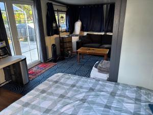 Postel nebo postele na pokoji v ubytování Mini House Oasis