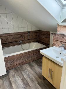 Et badeværelse på Harzhaus Altenau - Wohnung 3