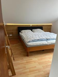 En eller flere senge i et værelse på Harzhaus Altenau - Wohnung 3 + 2 billeder