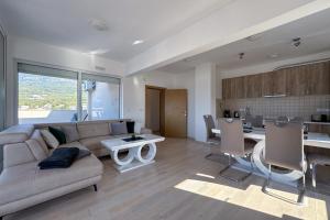 Η κουζίνα ή μικρή κουζίνα στο Penthouse Sunce