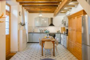 a kitchen with a table and chairs in a room at La Maison de Jeanne - Cœur Historique d'Orléans avec parkings privés - classée 3 étoiles in Orléans