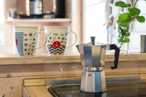 Kemudahan buat kopi dan teh di Hausboot Lasse Huus & Meer