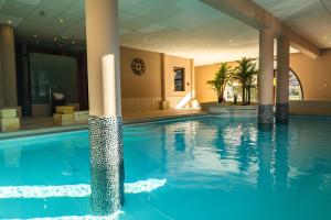 Kolam renang di atau dekat dengan Appart Low Cost résidence 4 étoiles avec piscine