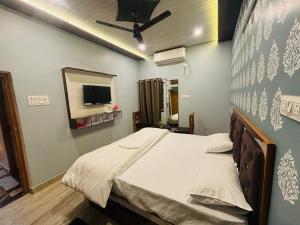 a hospital room with a bed and a ceiling fan at Vindh Homestay in Varanasi