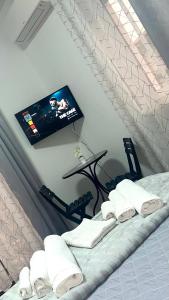 TV a/nebo společenská místnost v ubytování JULIET N - Rental Rooms Verona