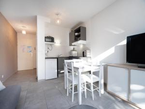 a kitchen and dining room with a table and chairs at La Dune 22 - Villa 2P4 in Sérignan