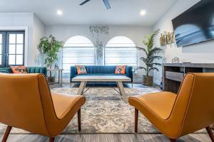 Χώρος καθιστικού στο Miami amazing location, Luxury & Spacious, Large pool, BBQ, Game room, Pool