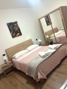 Postel nebo postele na pokoji v ubytování JULIET N - Rental Rooms Verona