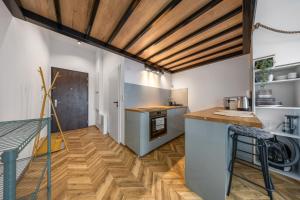 a kitchen with wooden ceilings and a wooden floor at Apollo Luxe, Near Downtown, Private Parking in Nivy +7 photos