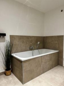 Ένα μπάνιο στο Larooms One