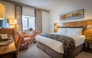 Letto o letti in una camera di Clayton Hotel & Leisure Club Sligo