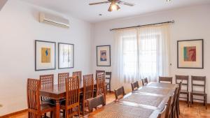 Restauracja lub miejsce do jedzenia w obiekcie Casa Rural Aire Fuente de Piedra by Ruralidays