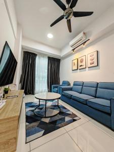 Χώρος καθιστικού στο Rooftop Sunset Infinity Pool Sutera Avenue KK Infini Stay