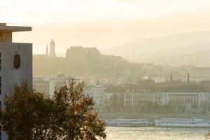Magical Danube view in a spacious two bedroom suite next to Parliament 1137 Budapest, Szent István körút 2 kép - 2