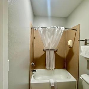 Koupelna v ubytování Weslaco Inn - Weslaco/Mercedes