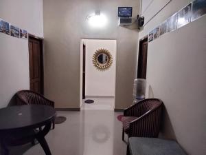 Posezení v ubytování Prashanth Family Homestay
