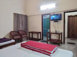 TV a/nebo společenská místnost v ubytování Prashanth Family Homestay + 18 fotografií