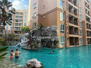 Atlantis Condo Resort 내부 또는 인근 수영장