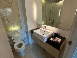 Atlantis Condo Resort 욕실 사진 5개 이상