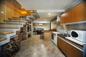 Una cocina o zona de cocina en El Rincón del Tarabilla