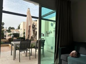 Balkón alebo terasa v ubytovaní Corralejo Suite Pool & Gardens - Alisios Playa
