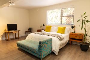 Postel nebo postele na pokoji v ubytování Staymore